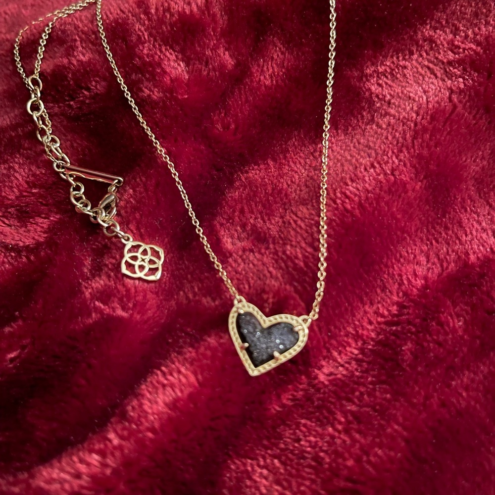 Kendra Scott necklace and earrings set